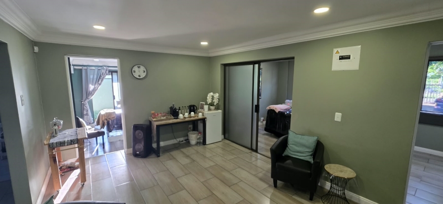 6 Bedroom Property for Sale in Parys Free State